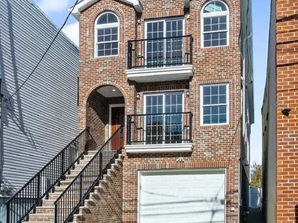 81 W 20th St, Bayonne, NJ 07002