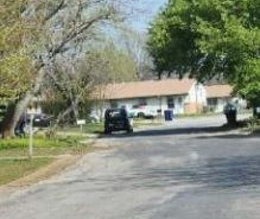 Exterior Neighborhood (street photo)