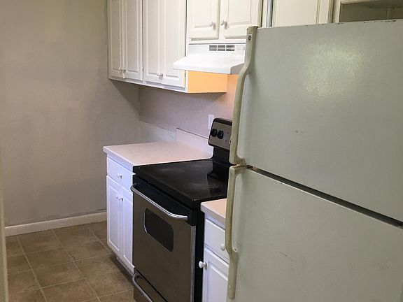 4th image of 1450 E Church St