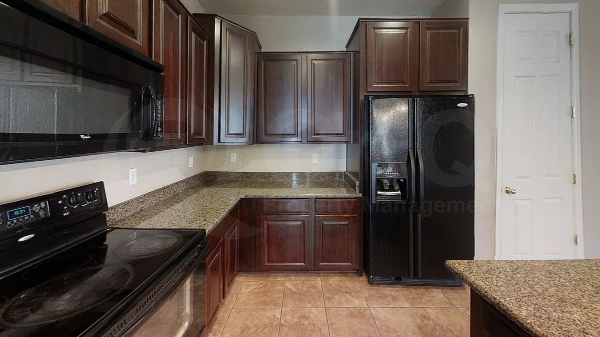 4 bed, 2.0 bath, 2270 sqft, $2,650 — Photo 3