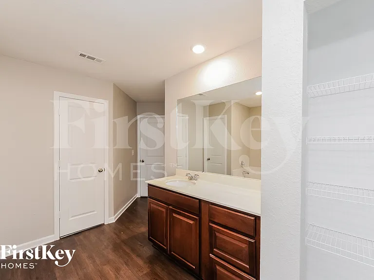 124 Innis Brook Cir — Photo 10