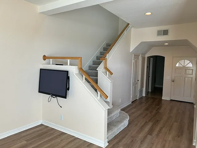 600 Kingswood Ln #F — Photo 9