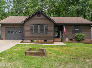 1704 Lyon Rd, Fayetteville, NC 28303