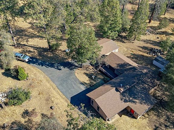 3rd image of 3826 Pinecrest Dr