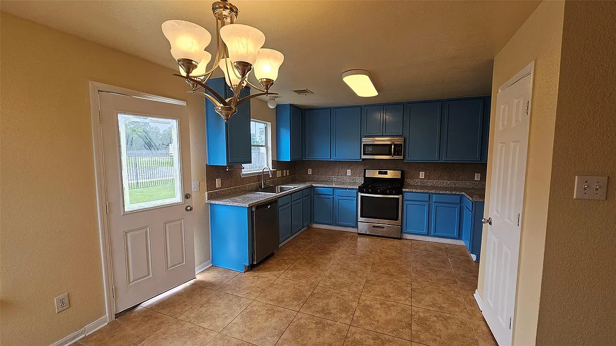 Building Photo - 22135 Greengate Dr
