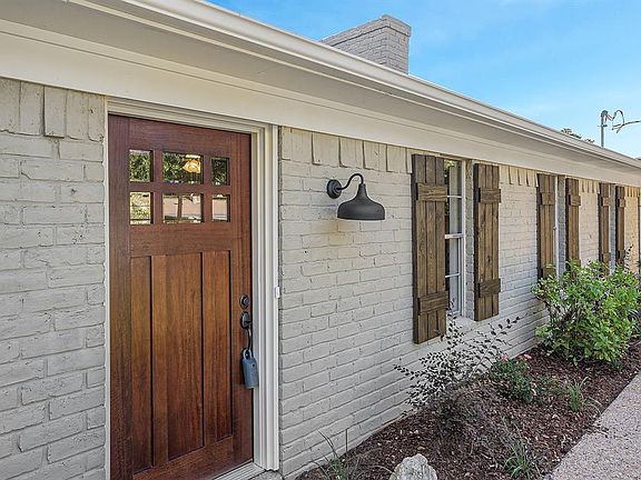 2nd image of 203 Green Lane Trl