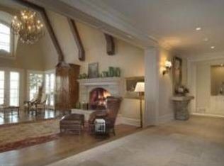 277 Bluffs Edge Dr, Lake Forest, IL 60045