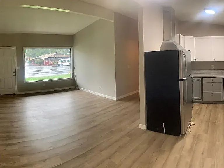 17215 NE Glisan St #17215 — Photo 3