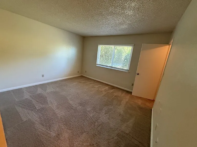 2766 Applewood Dr — Photo 34