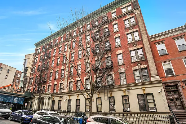 Rented by Douglas Elliman | media 7