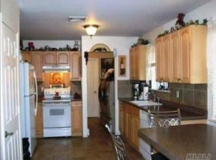 3 John St, Selden, NY 11784