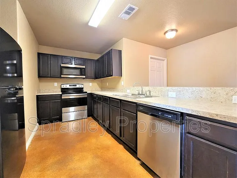 737 Laila Ln — Photo 3