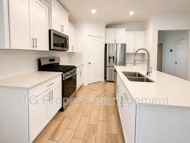 248 Zancara St — Photo 18