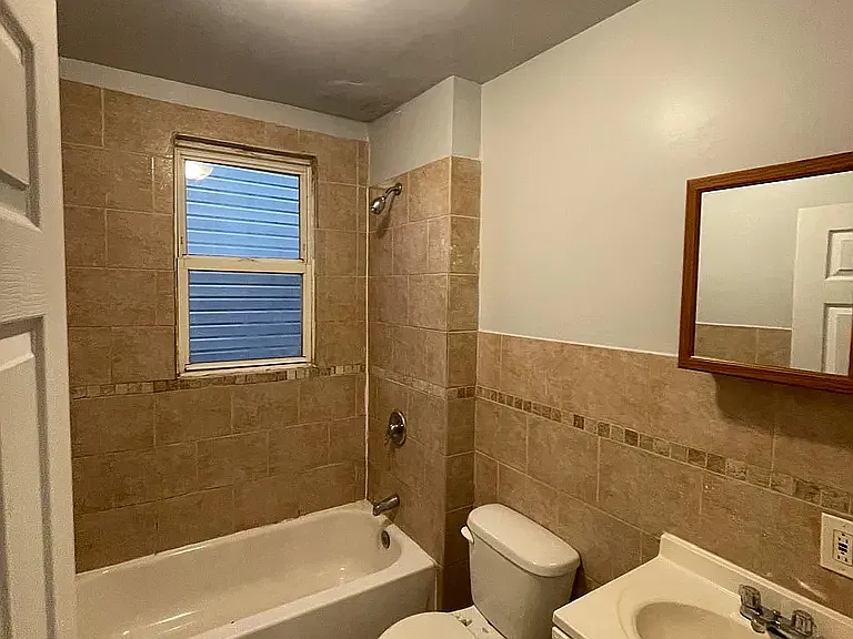 461 Grove St — Photo 3