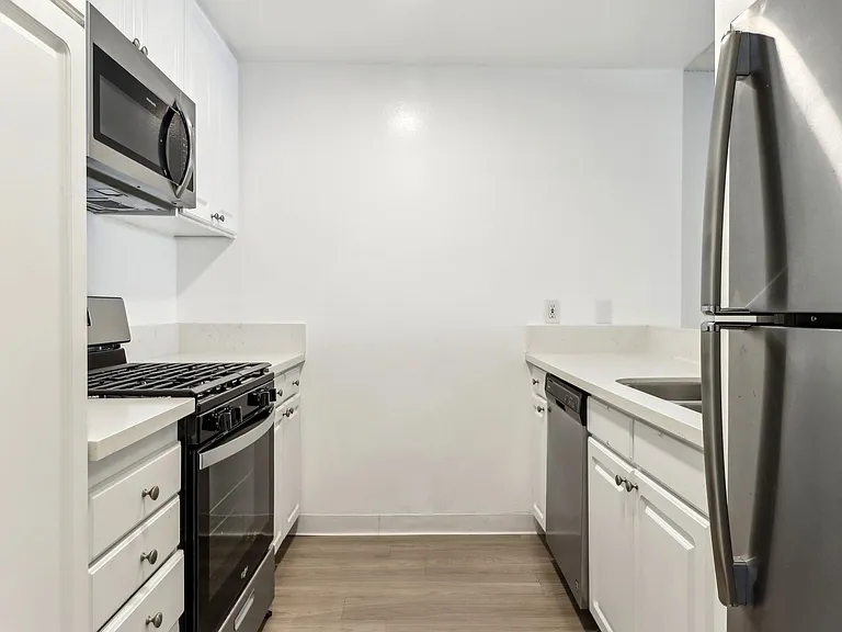 4200 Harbor Blvd — Photo 27