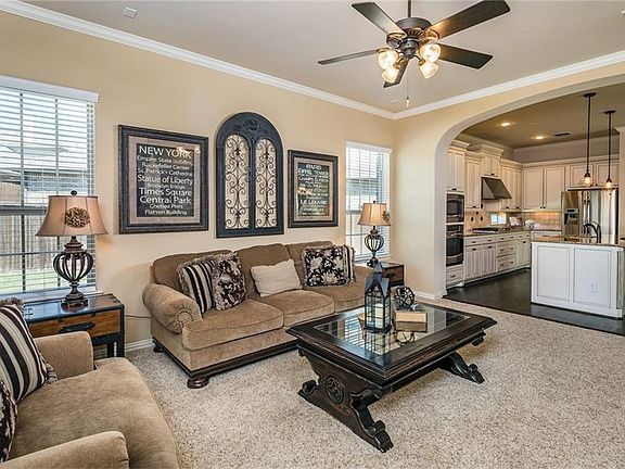 4th image of 220 Vagon Castle Ln