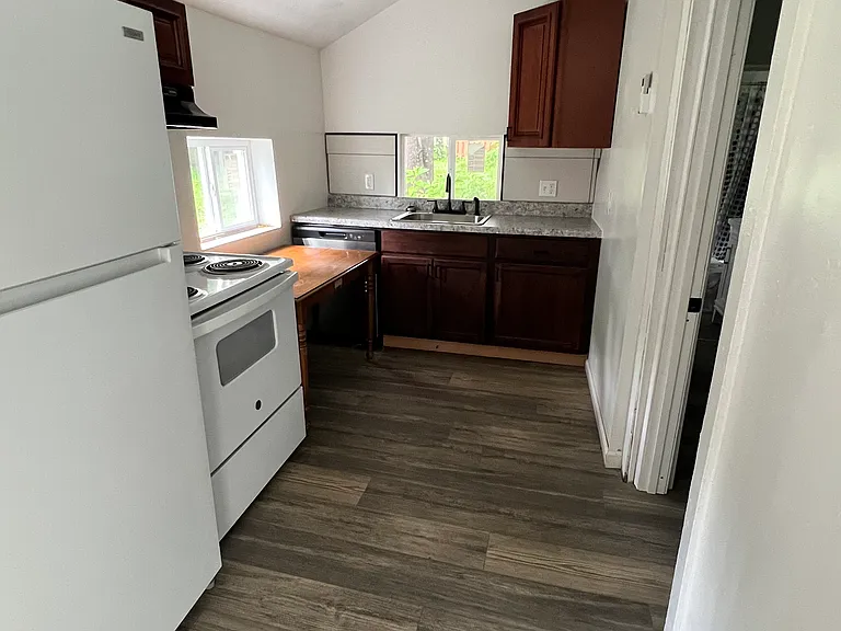 3223 Calvert Ave — Photo 3