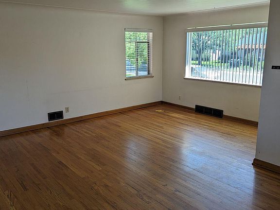Livingroom/Dining Room, Beautiful Hardwood Flooring