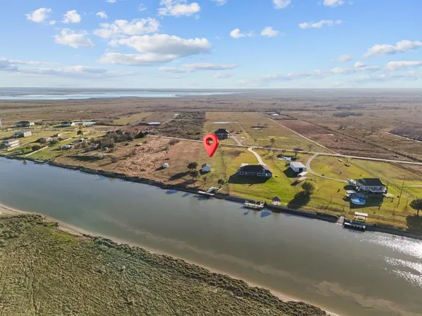 9850 S Redfish Dr, Hitchcock, TX 77563