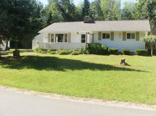 10394 Kings Point Rd, Alanson, MI 49706