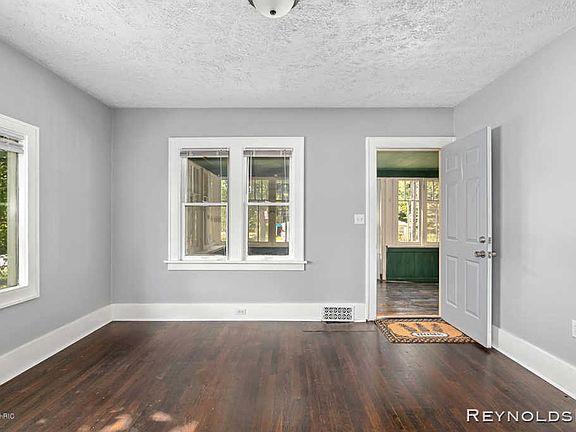 5th image of 1448 Hillcrest Ave NW