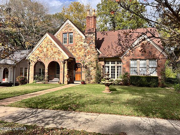 2nd image of 523 Westmoreland Pl