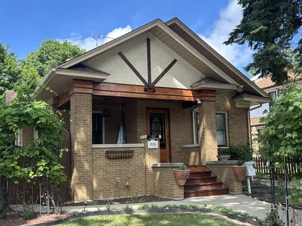 162 N Liberty St, Elgin, IL 60120