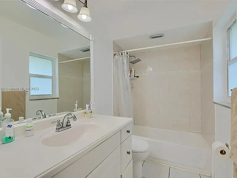 22745 SW 66th Ave #206 — Photo 16