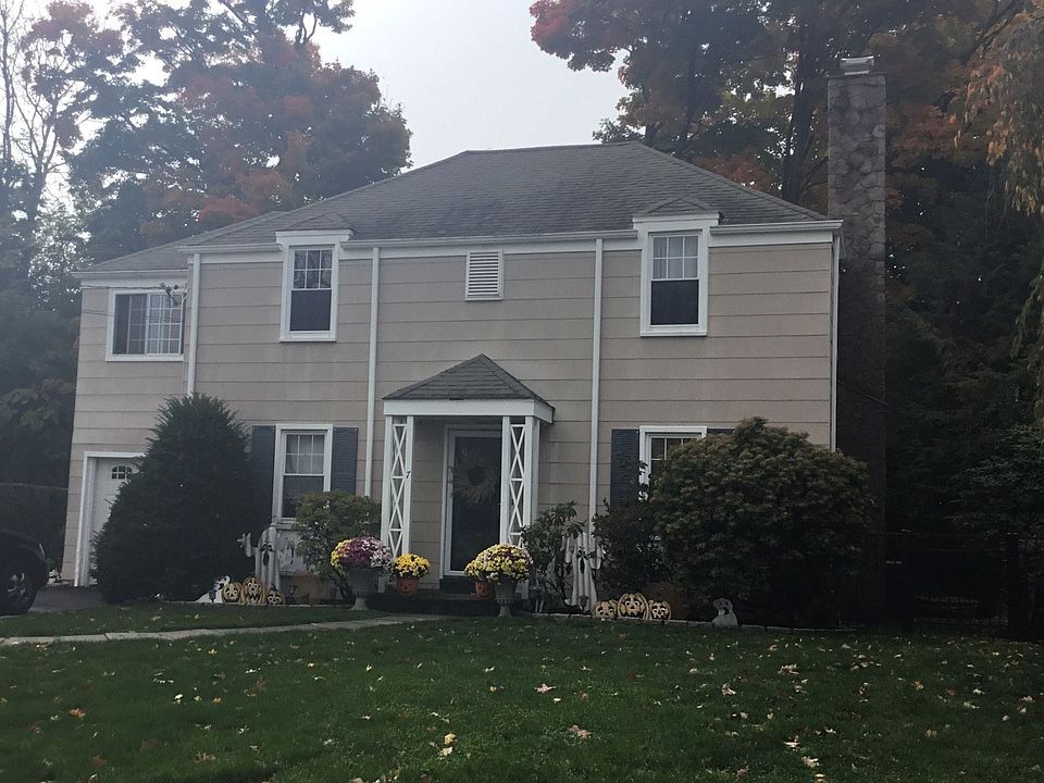 1st image of 7 Lorraine Dr