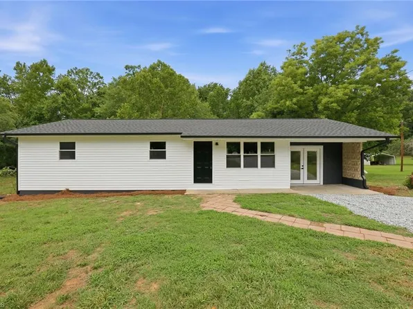 214 Kendall Mill Rd, Thomasville, NC 27360