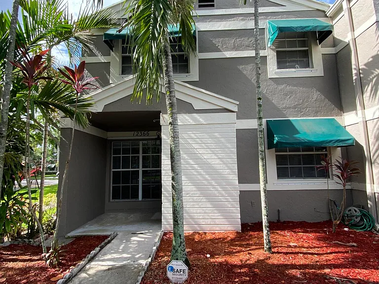 12366 SW 51st Pl — Photo 3