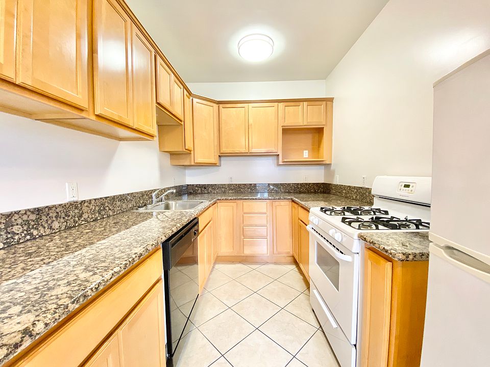 1st image of 802 N Las Palmas Ave #202