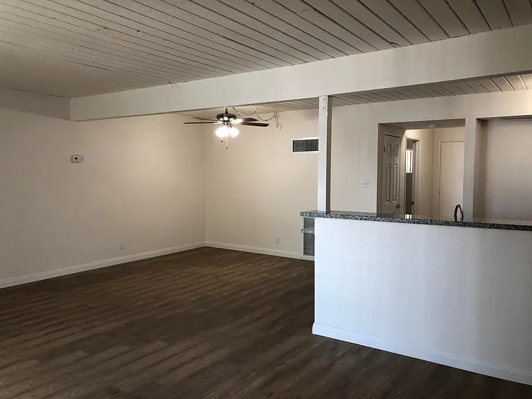 855 S Citrus Ave — Photo 11