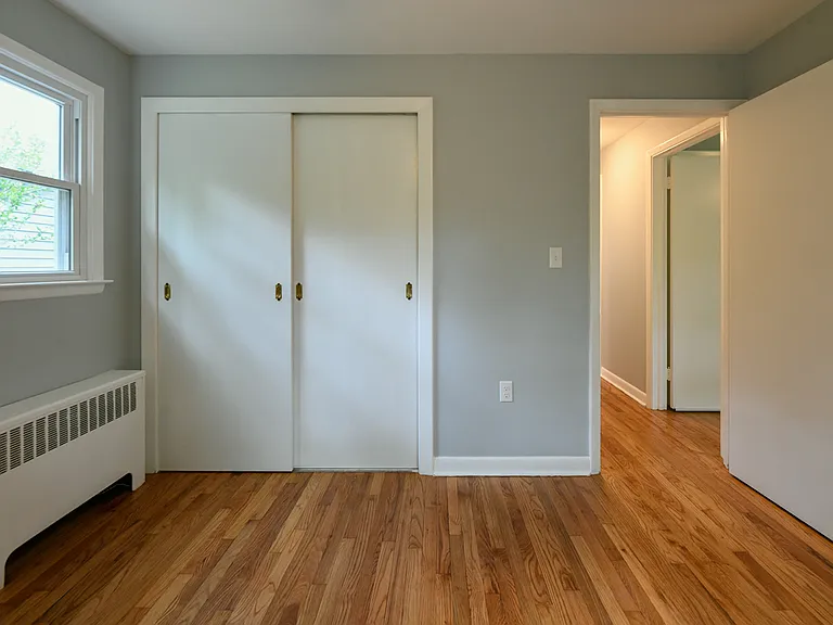 95 Riverside Dr — Photo 12