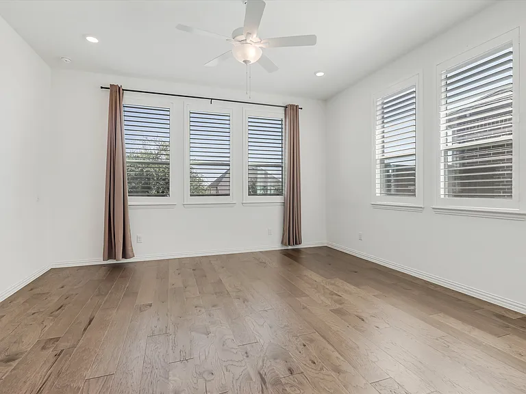 8308 Pine Valley Dr — Photo 31