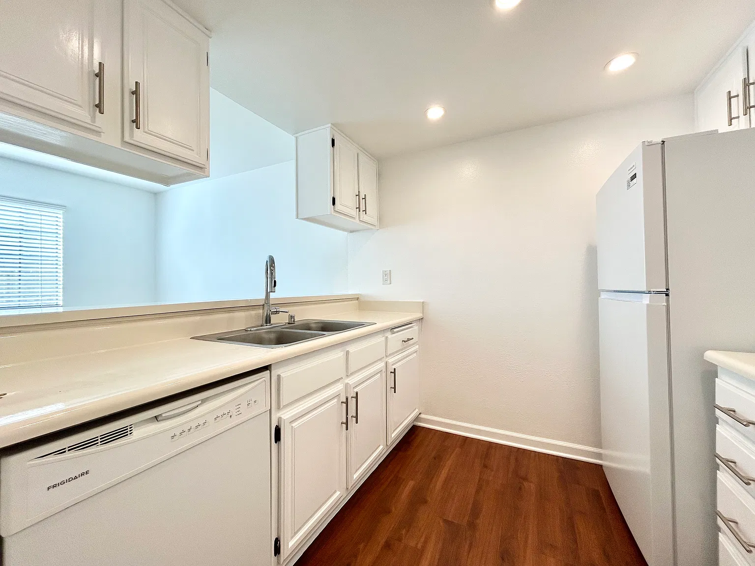2 bed, 2.5 bath, 1000 sqft, $3,150 — Photo 4