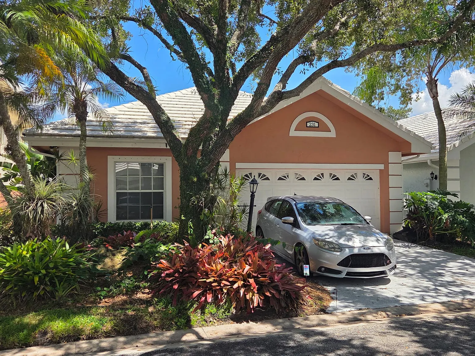 3 bed, 1581 sqft, $3,800 — Photo 2