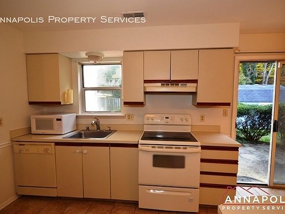 3rd image of 1505 Hickory Wood Dr