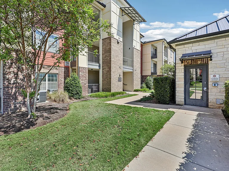 The Landing at Little Elm Apartments — Photo 60
