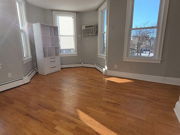 3rd image of 901 Avenue C Floor 2