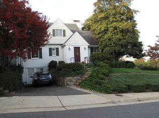 1800 Edgehill Dr, Alexandria, VA 22307