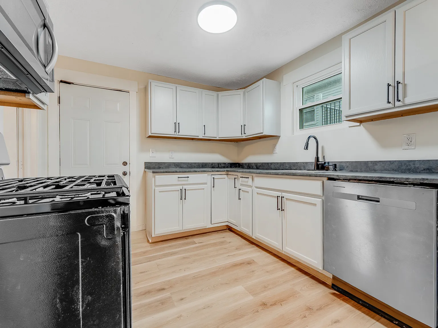 2 bed, 968 sqft, $1,475 — Photo 3