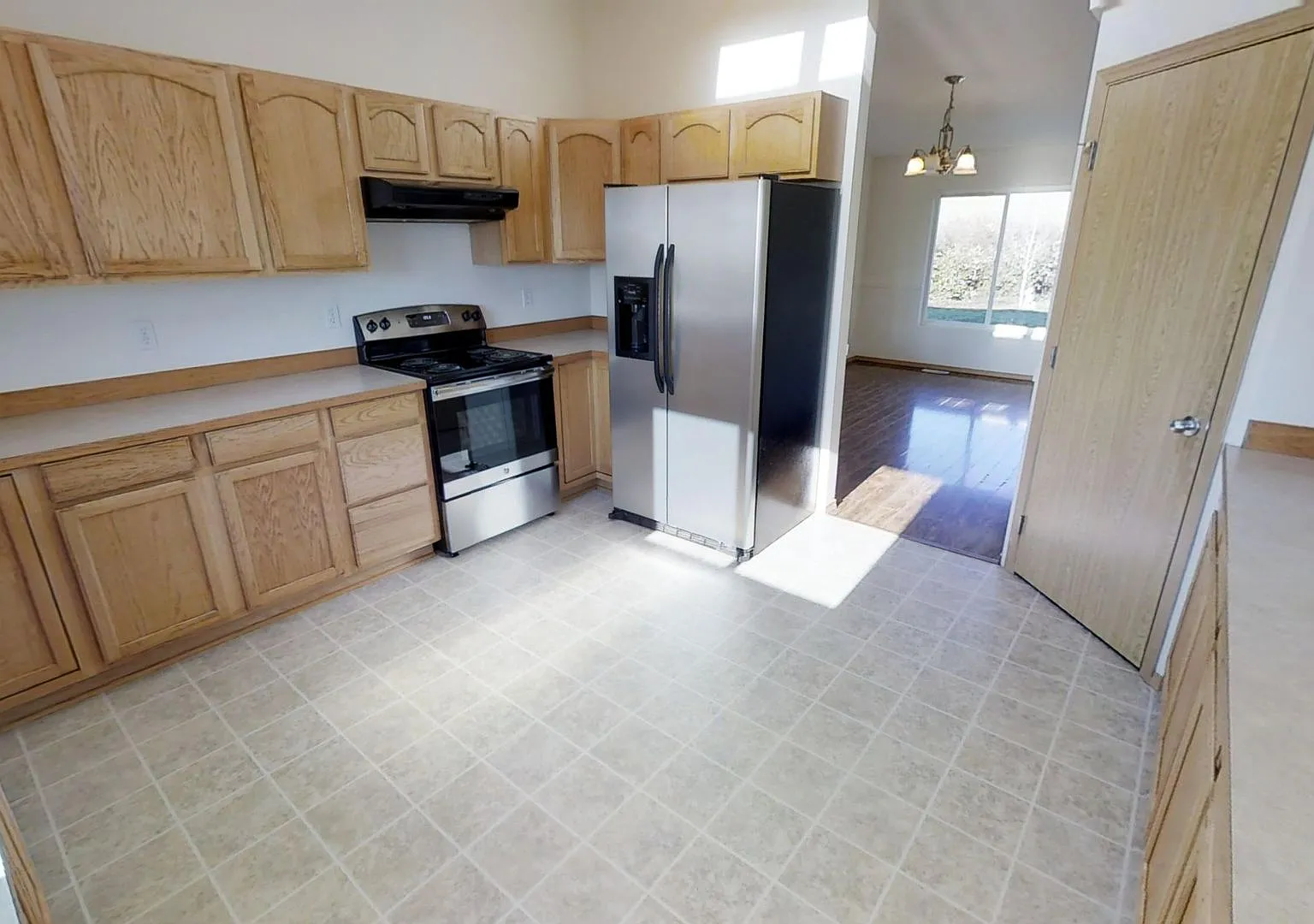 Pending Application Lovely Home With Breathtaking Views — Photo 4