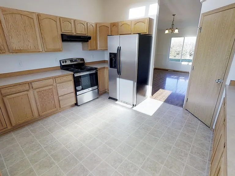 794 Holbrook Rd — Photo 4