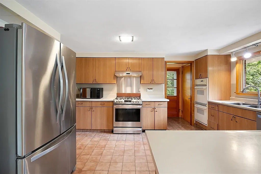 4 bed, 1722 sqft, $4,000 — Photo 2