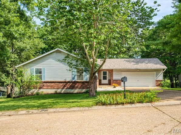 6131 Barrington Oaks Dr, Cedar Hill, MO 63016