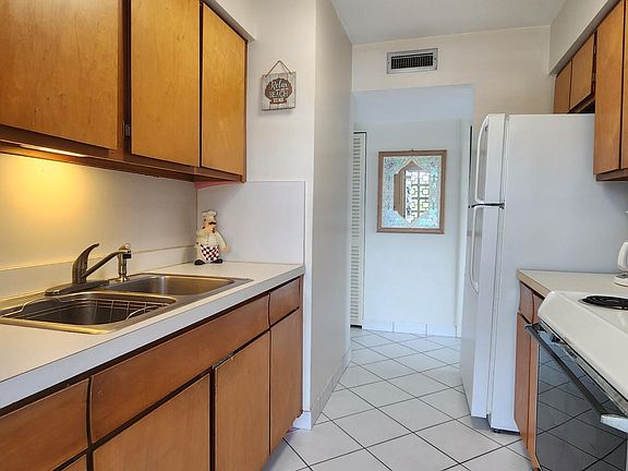 5th image of 8401 N Atlantic Ave APT B20