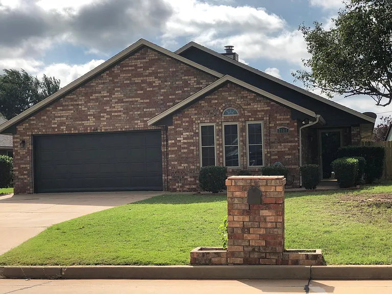 2908 N Towne Dr — Photo 1