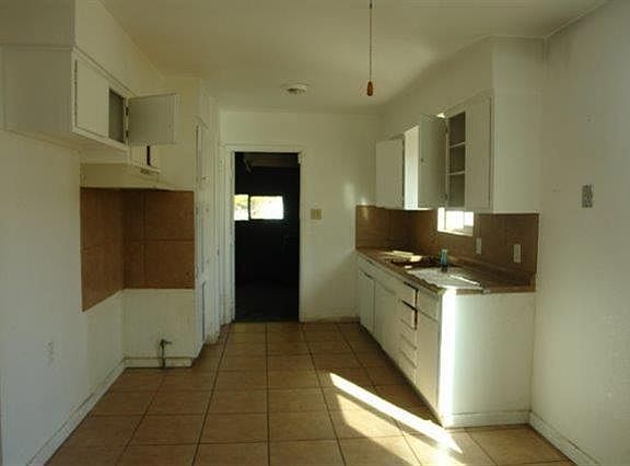 3rd image of 4772 E Orleans Ave