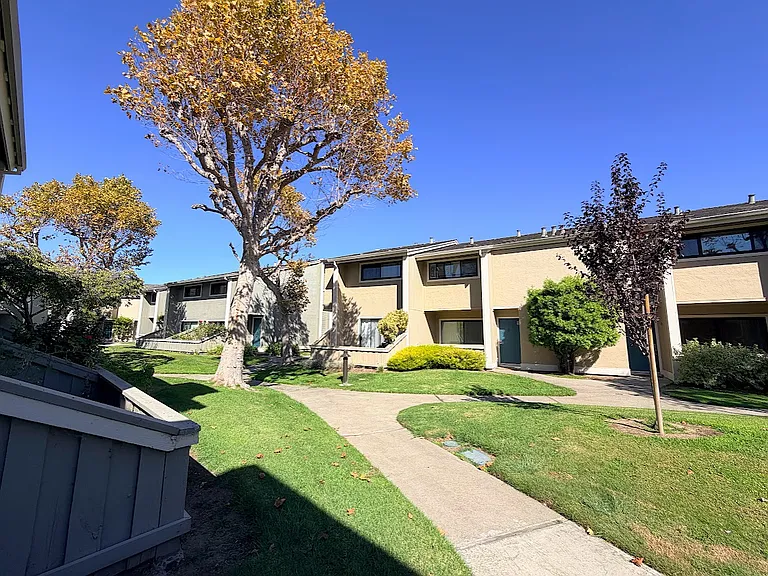 816 Juno Ln — Photo 25